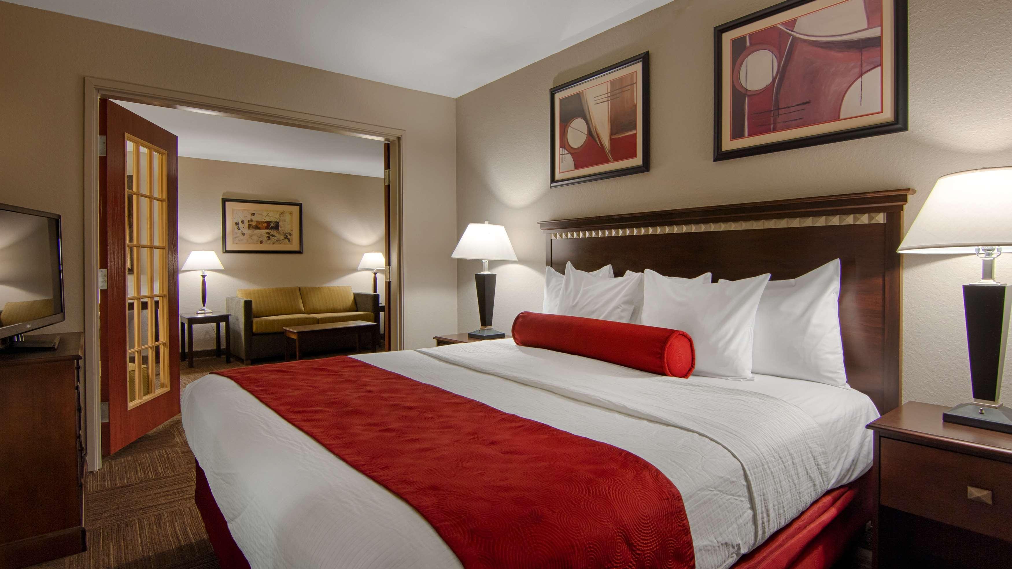 Western & Hotel 3*