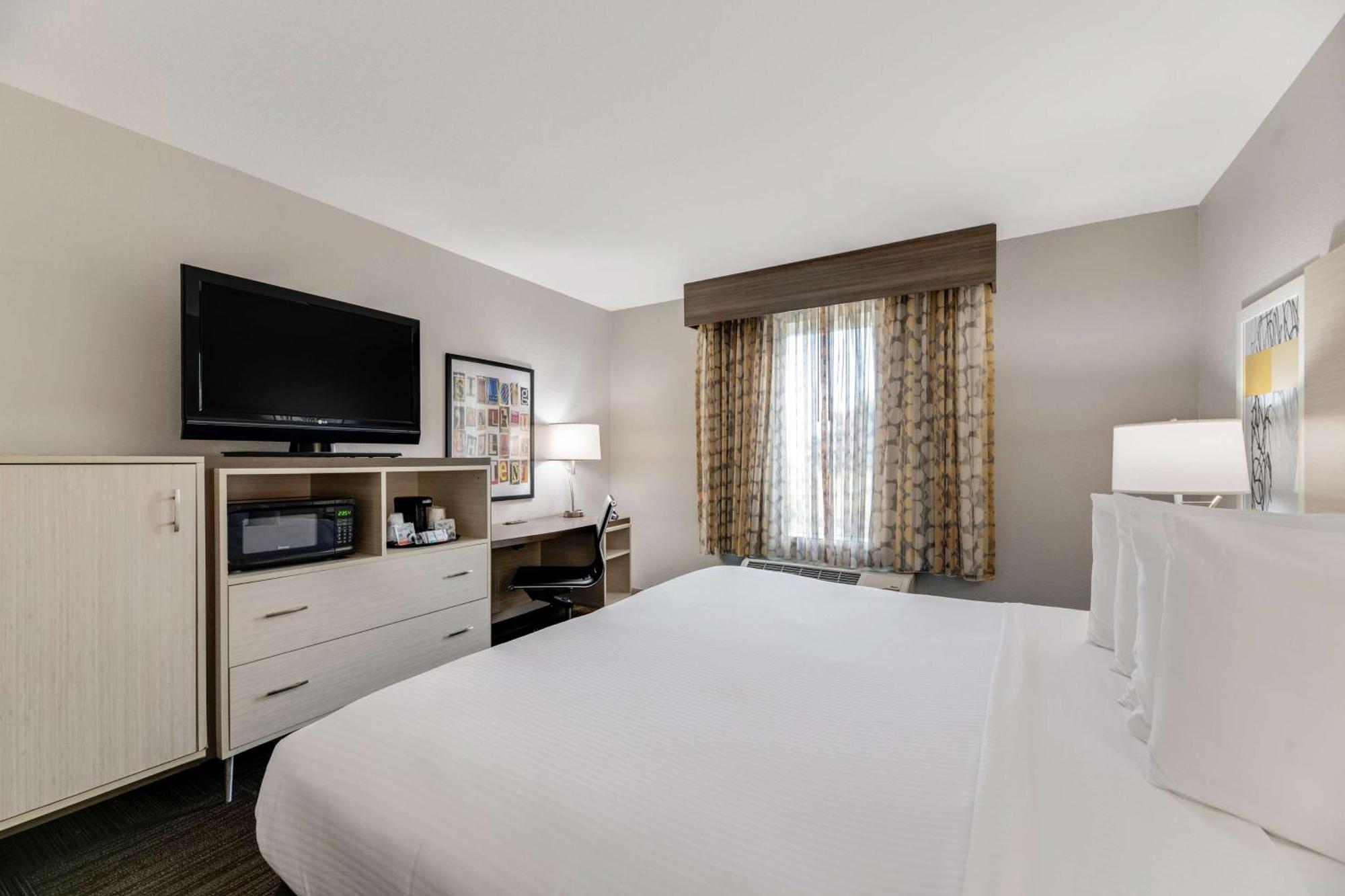 Western & Hotel